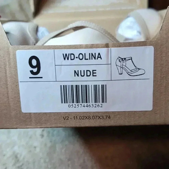 Journee Collection Olina Women's Mary Jane Heels - Picture 10 of 10